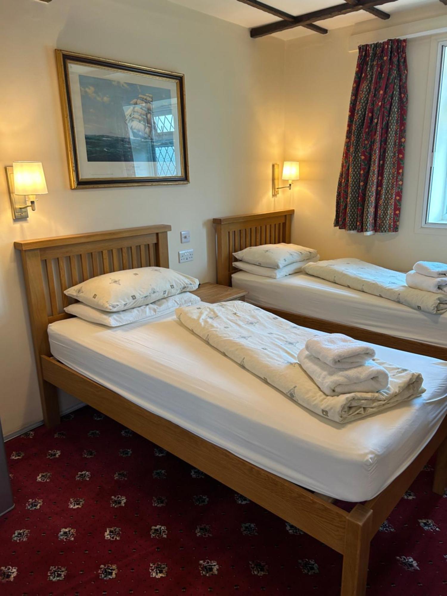 Oakwood Bed And Breakfast Heathrow Хилингдън Екстериор снимка