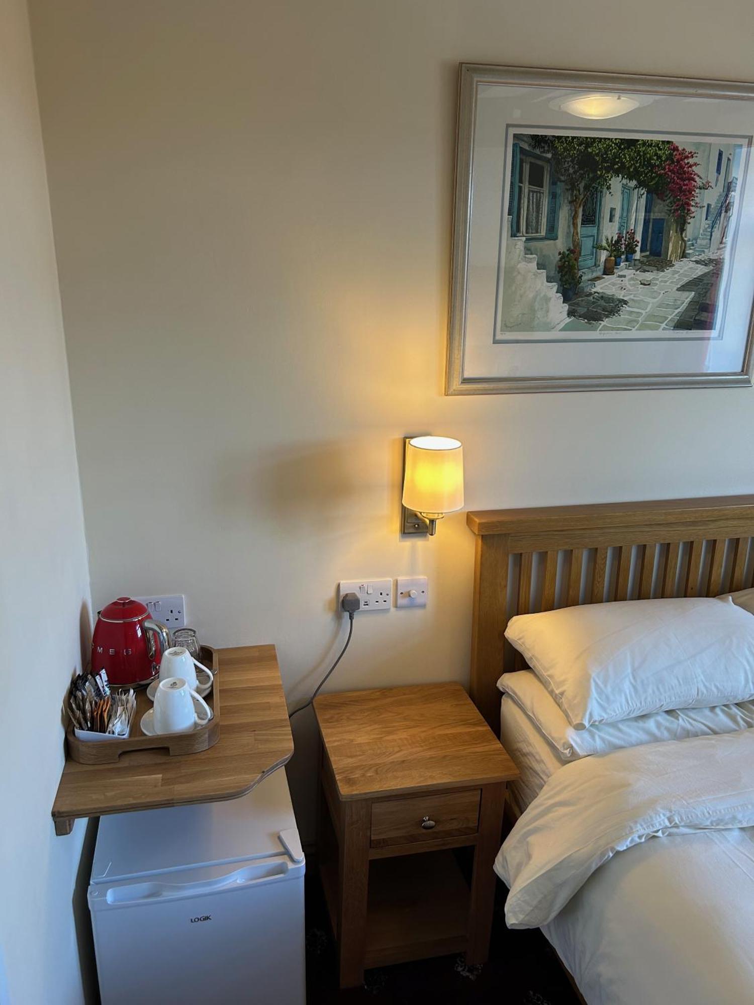 Oakwood Bed And Breakfast Heathrow Хилингдън Екстериор снимка