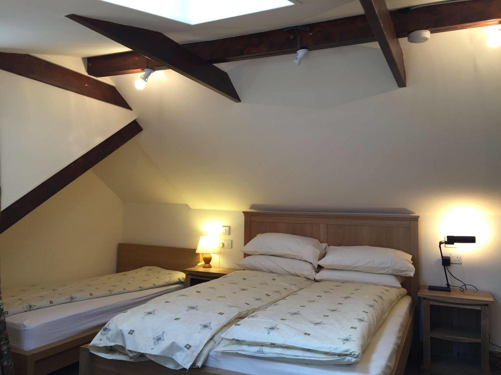 Oakwood Bed And Breakfast Heathrow Хилингдън Екстериор снимка