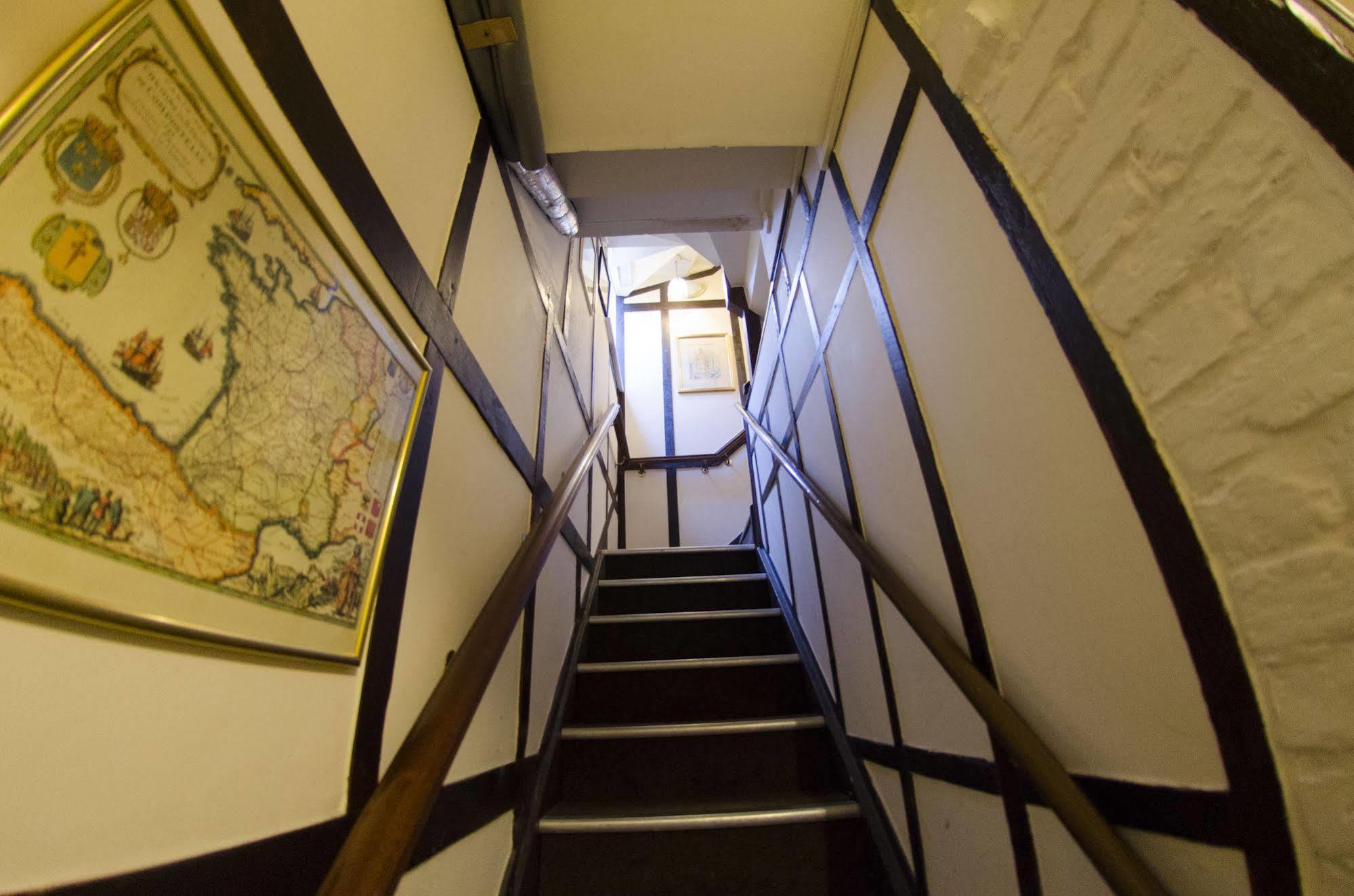 Oakwood Bed And Breakfast Heathrow Хилингдън Екстериор снимка